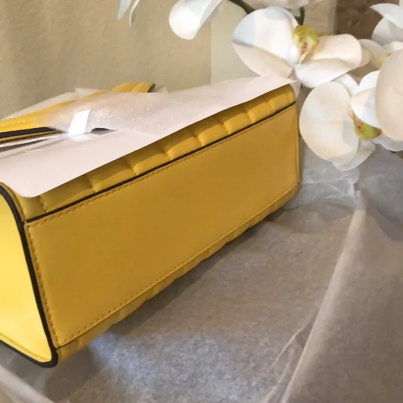 Michael Kors Quilted Chain Shoulder Bag 🎥 - Picture 8 of 11